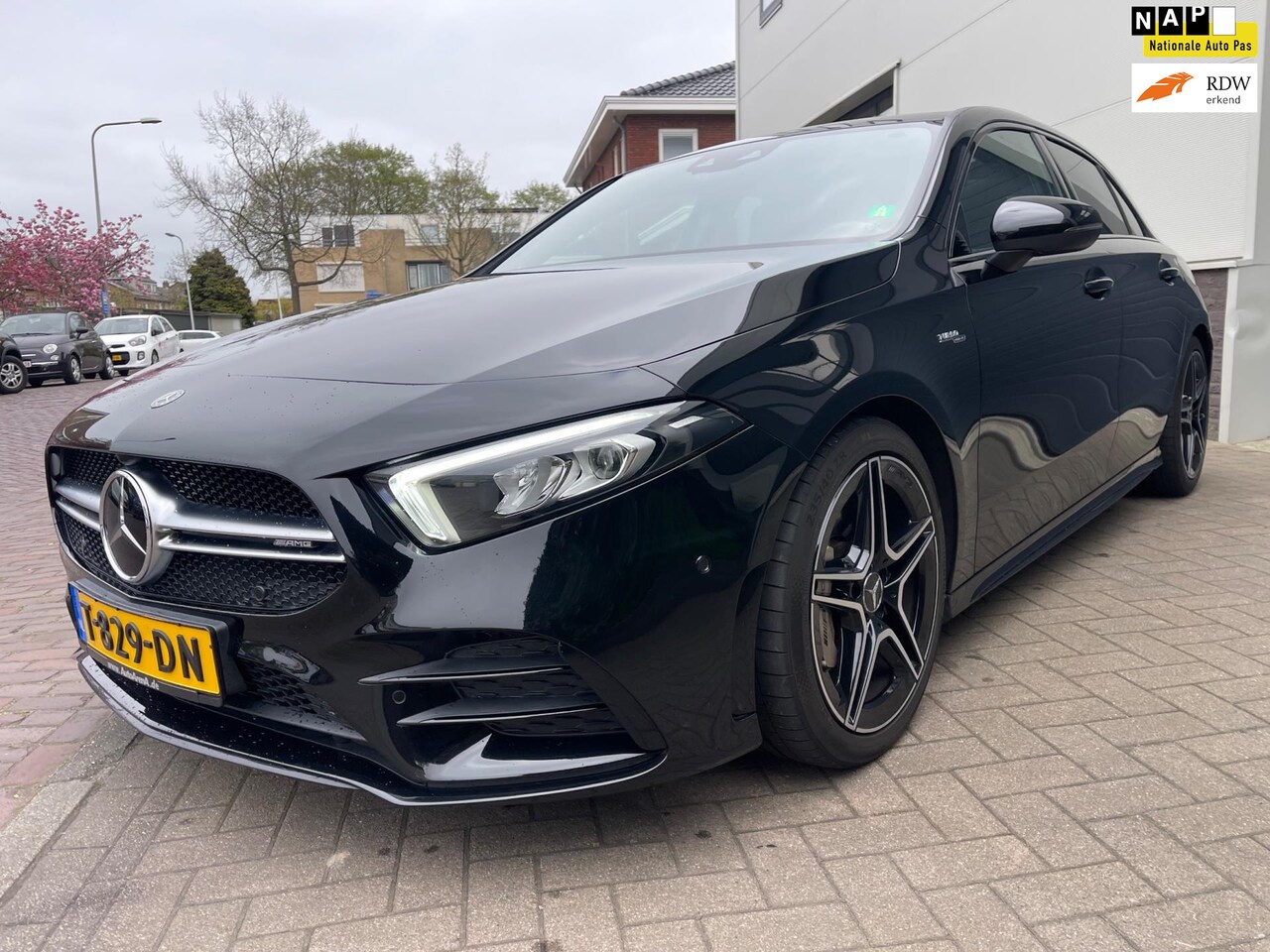 Mercedes-Benz A-klasse - AMG 35 4MATIC Premium Plus/Pano/Sfeervelichting/Volledig dealer onderhouden - AutoWereld.nl
