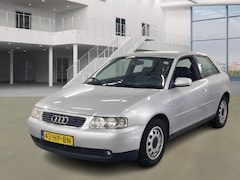 Audi A3 - 1.6 Attraction/ LAAG KM / VELGEN