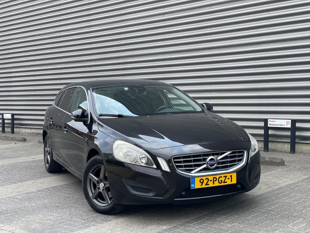 Volvo V60 - 1.6 T4 180PK Momentum (bj 2011) AUTOMAAT|NIEUWE APK+BEURT - AutoWereld.nl