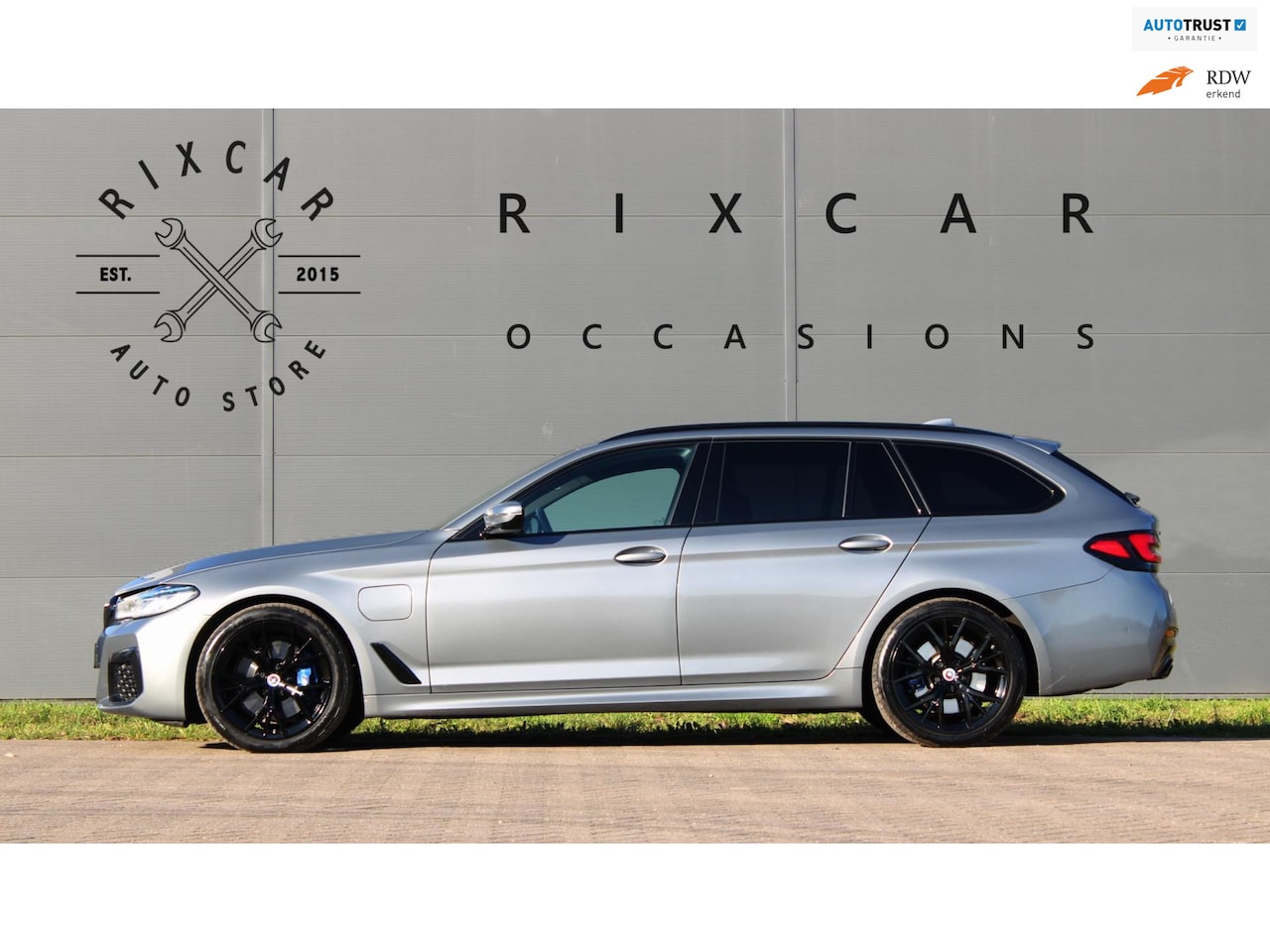 BMW 5-serie Touring - 530e xDrive BusinessEditionPlus Laser Schaalstoelen HUD !!NIEUWBINNEN!! - AutoWereld.nl