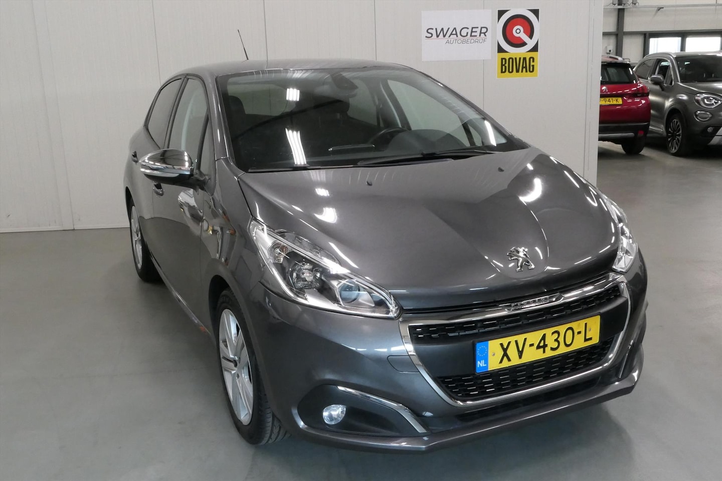 Peugeot 208 - 1.2 PureTech Signature 1.2 Puretech 82pk Signature (Dealeronderhouden) - AutoWereld.nl