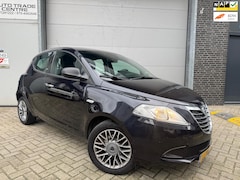 Lancia Y(psilon) - Ypsilon 0.9 TwinAir Silver Plus [Airco|LM velgen|Elek.pakket|2e eig|Nette auto]