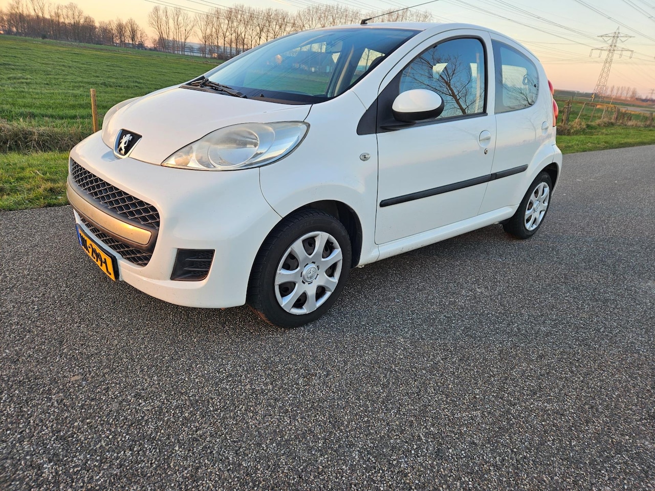 Peugeot 107 - 1.0-12V Blue Lease 5 deurs Airco - AutoWereld.nl