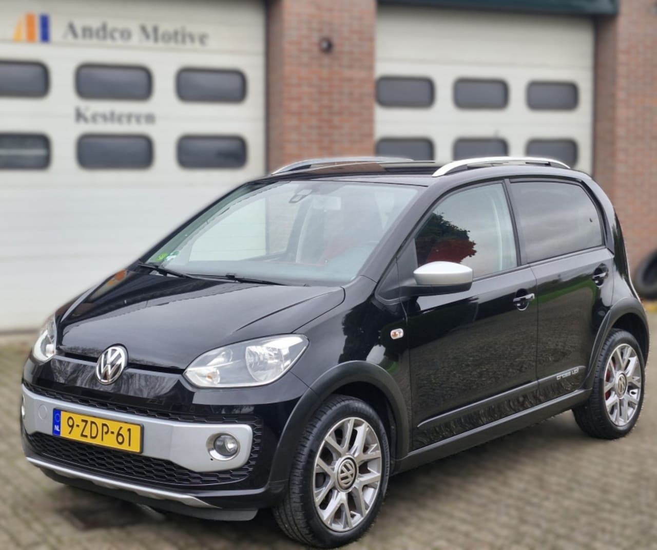 Volkswagen Up! - 1.0 cross up! BlueM. - AutoWereld.nl