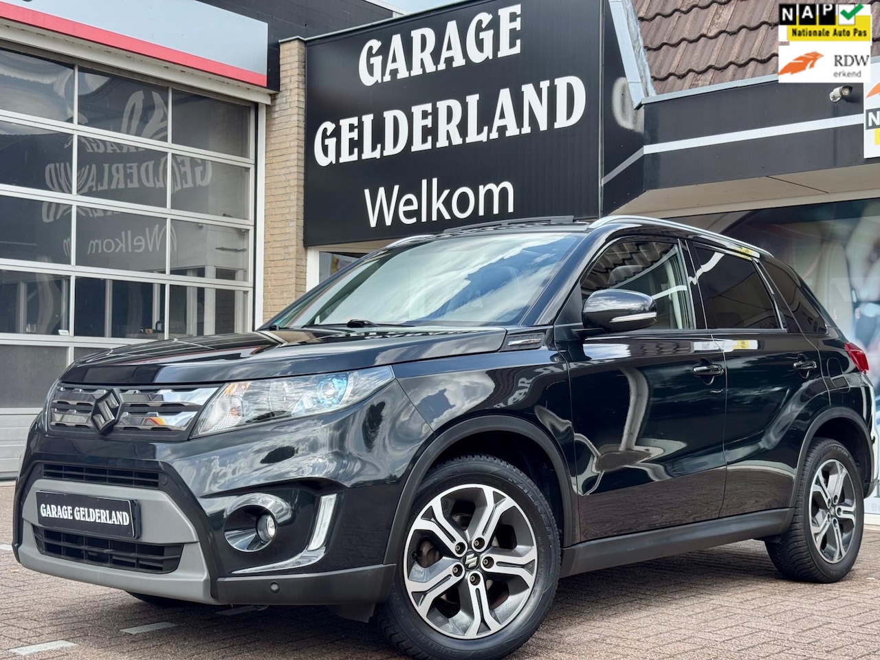 Suzuki Vitara - High Executive | Pano | Leder/Alcantara | Navi | Camera | Bi-Xenon | Iso | Full-option! - AutoWereld.nl