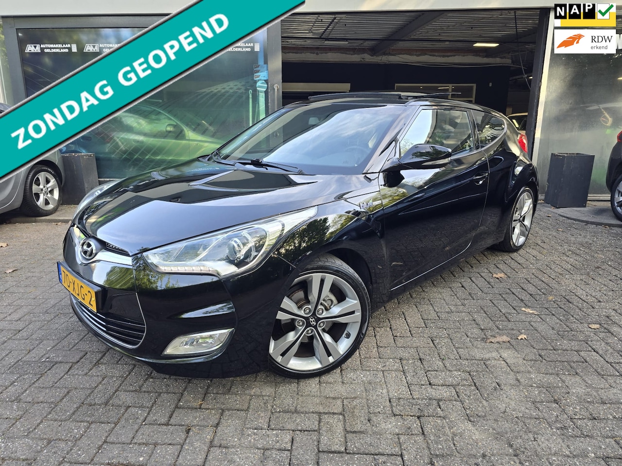 Hyundai Veloster - 1.6 GDI i-Catcher | 2E EIGENAAR | 12MND GARANTIE | PANO DAK | NAVIGATIE | LEDER | - AutoWereld.nl
