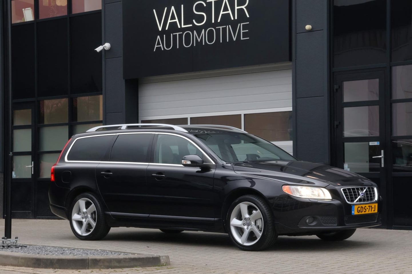 Volvo V70 - 3.0 T6 AWD SUMMUM |BTW | trekhaak | xenon | stoelverwarming - AutoWereld.nl