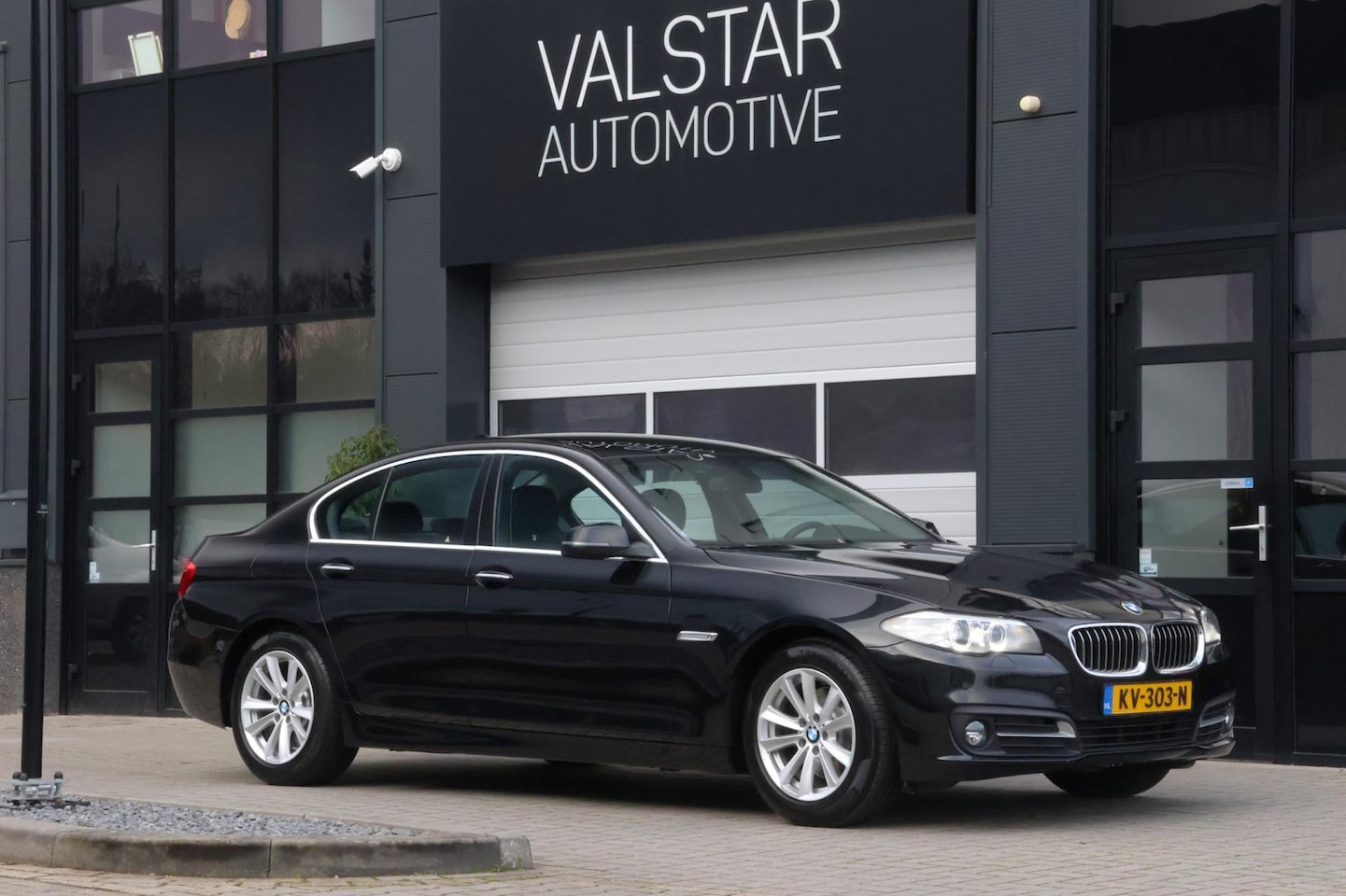 BMW 5-serie - 520d High Executive | Stoelverwarming | bi-xenon | Stand-kachel - AutoWereld.nl