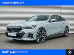 BMW 5-serie - 550e xDrive M Sport Automaat / Trekhaak / Adaptief onderstel professional / Stoelventilati