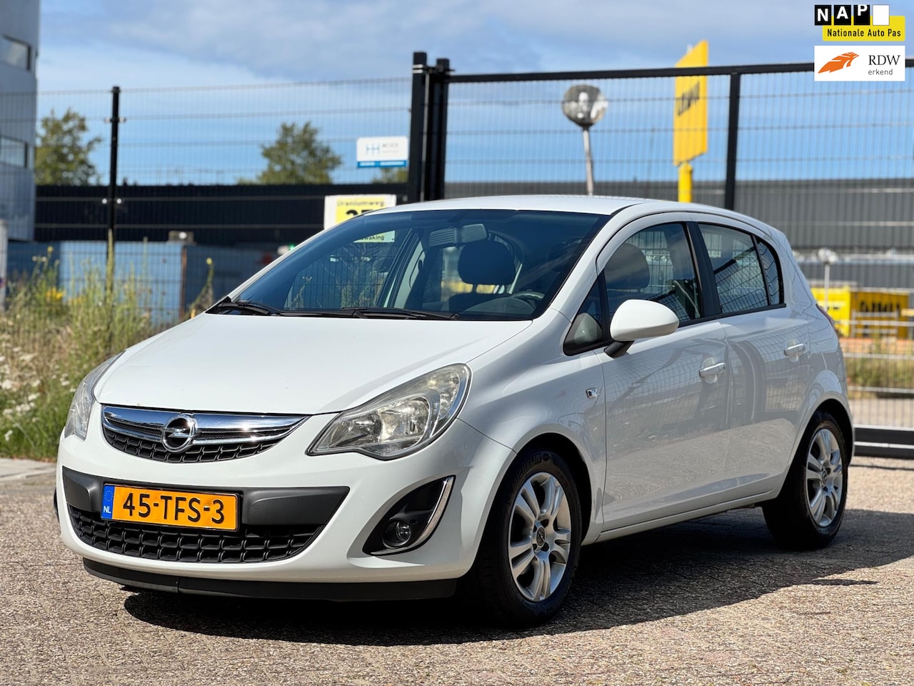 Opel Corsa - 1.3 CDTi EcoFlex S/S Business Edition/NAVI/CRUISE/ELEKRAMEN/5DEURS/BOEKJES/2XSLEUTELS/INCL - AutoWereld.nl