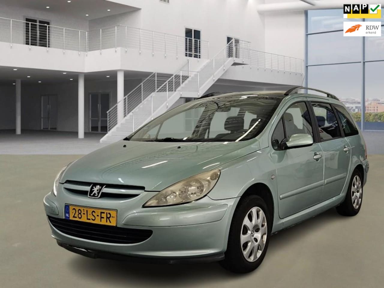 Peugeot 307 SW - 2.0 16V Pack/AUTOMAAT/7PERSOONS/PANO/TREKHAAK - AutoWereld.nl