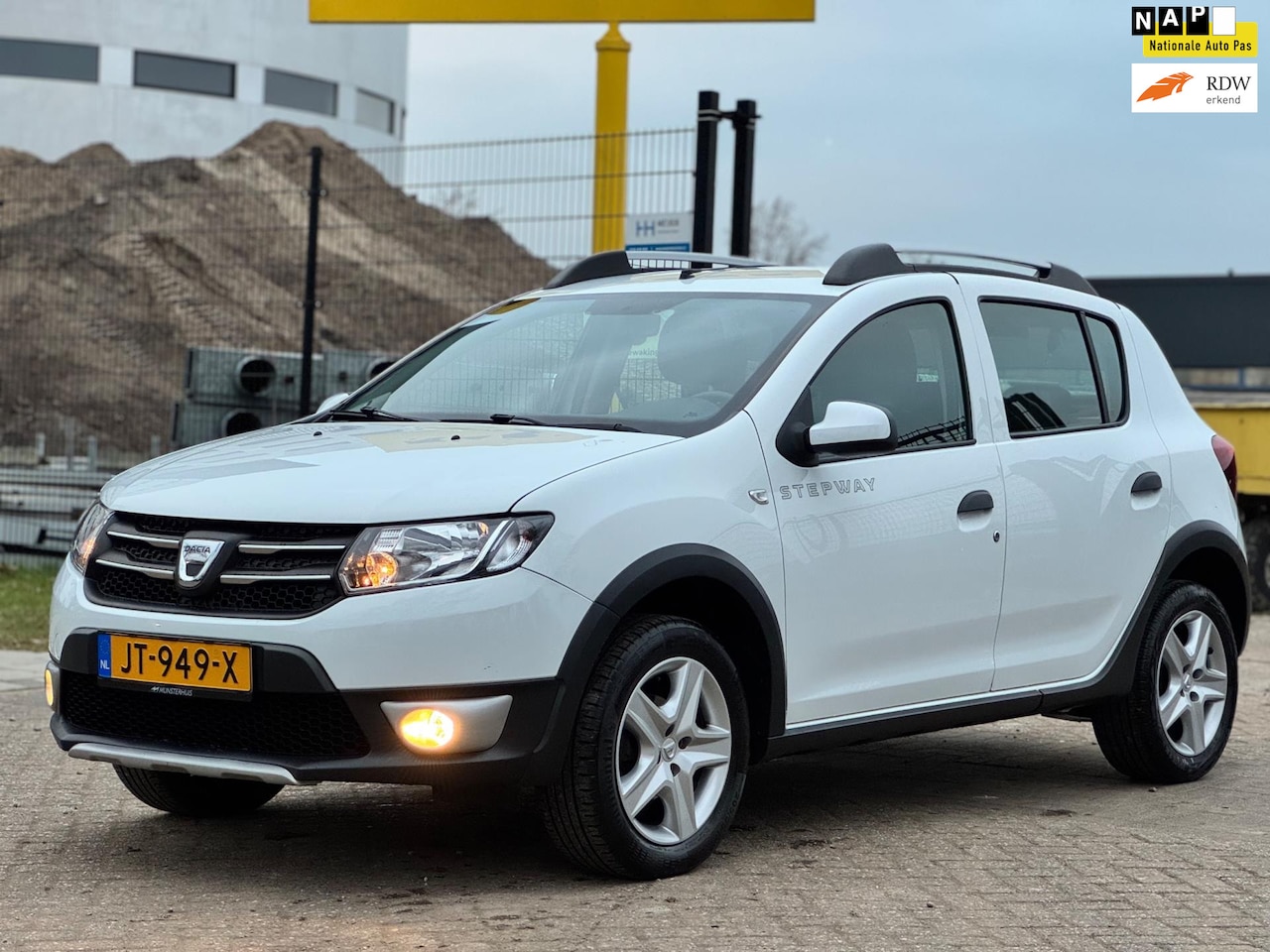 Dacia Sandero Stepway - 0.9 TCe Bi-Fuel Lauréate|LPG|2DE EIG|ORIGINEEL NL|LAGE KM MET NAP|TOPONDERHOUDEN|BOEKJES| - AutoWereld.nl