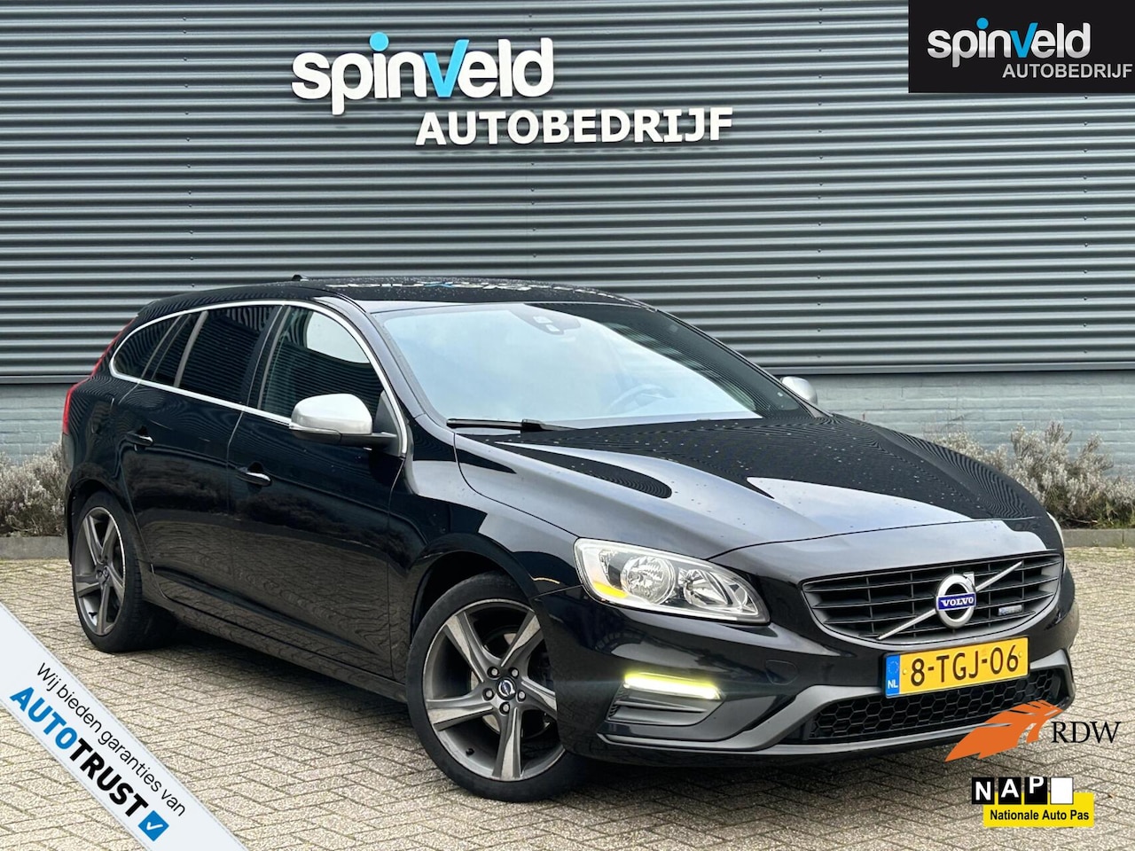 Volvo V60 - 1.6 T3 R-Design bj'14 NAP NL NAVI CRUISE Leder - AutoWereld.nl