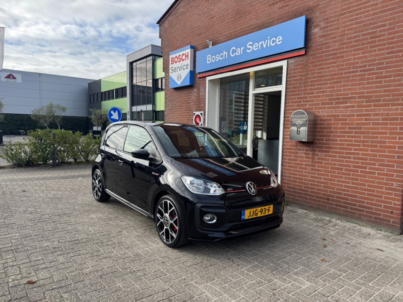 Volkswagen Up! - 1.0 TSI GTI 85kW 5-drs Beats - AutoWereld.nl