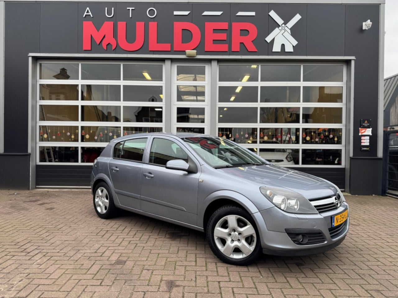 Opel Astra - 1.8 EXECUTIVE / AUTOMAAT / LAGE KMS! / AIRCO / CRUISECONTROL / TREKHAAK - AutoWereld.nl