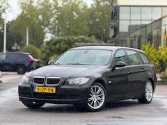 BMW 3-serie Touring - 318i Business Line | Automaat | Leder sportstoelen | Navigatie | Parkeersensoren | Stoelve