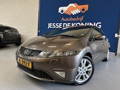 Honda Civic - 1.8 Executive automaat / bj.2011/ kleur: bruin/ navigatie/climate/trekhaak/sportvelgen/APK