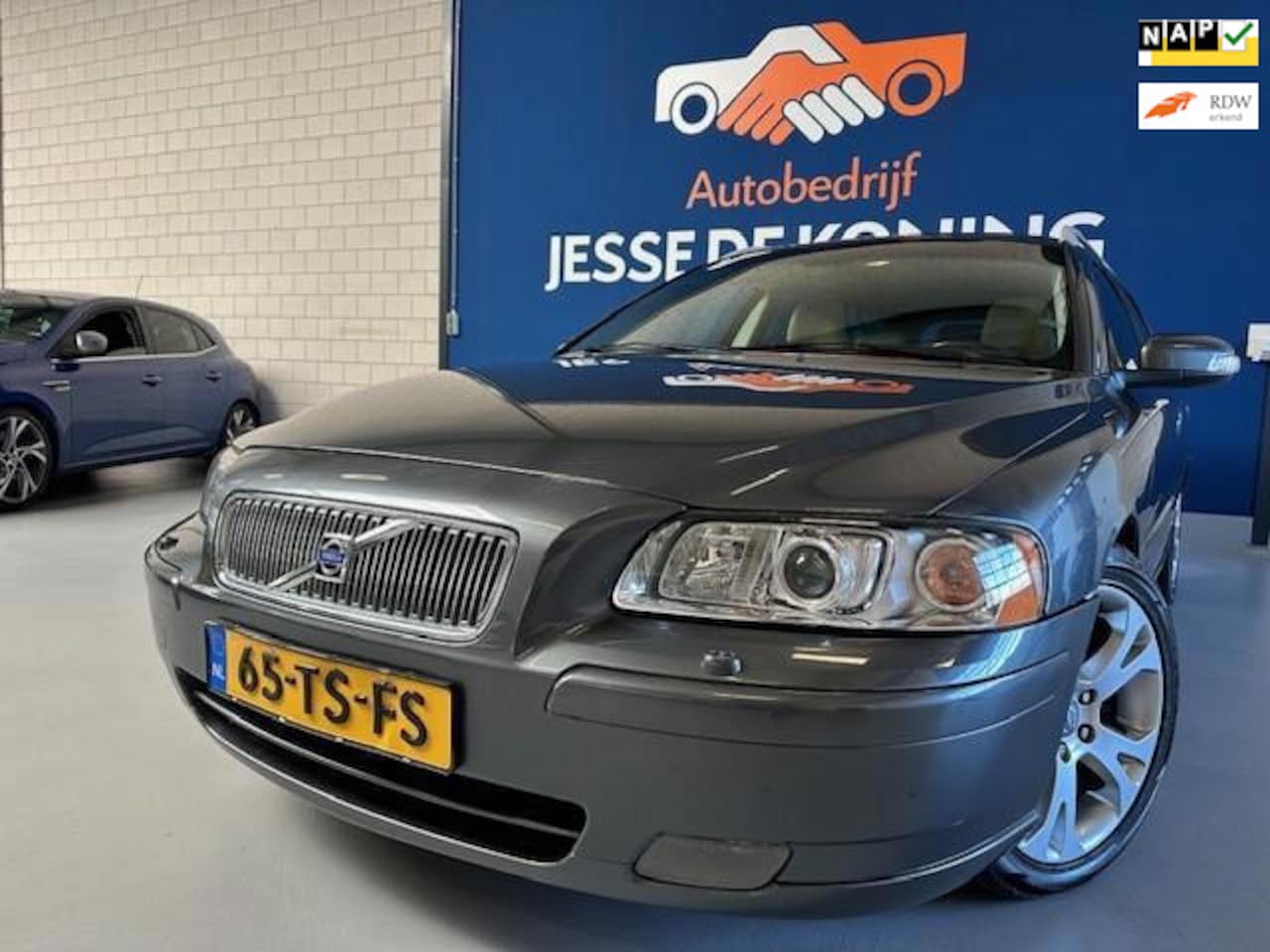 Volvo V70 - 2.5T Edition Sport 7 persoons automaat,bj.2007,kleur:grijs.leder,climate,APK 04/2026 en NA - AutoWereld.nl