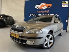 Skoda Octavia Combi - 1.9 TDI Elegance Automaat / bj.2007 / kleur:beige/ APK tot 12/2026 en NAP met 329940 km./C