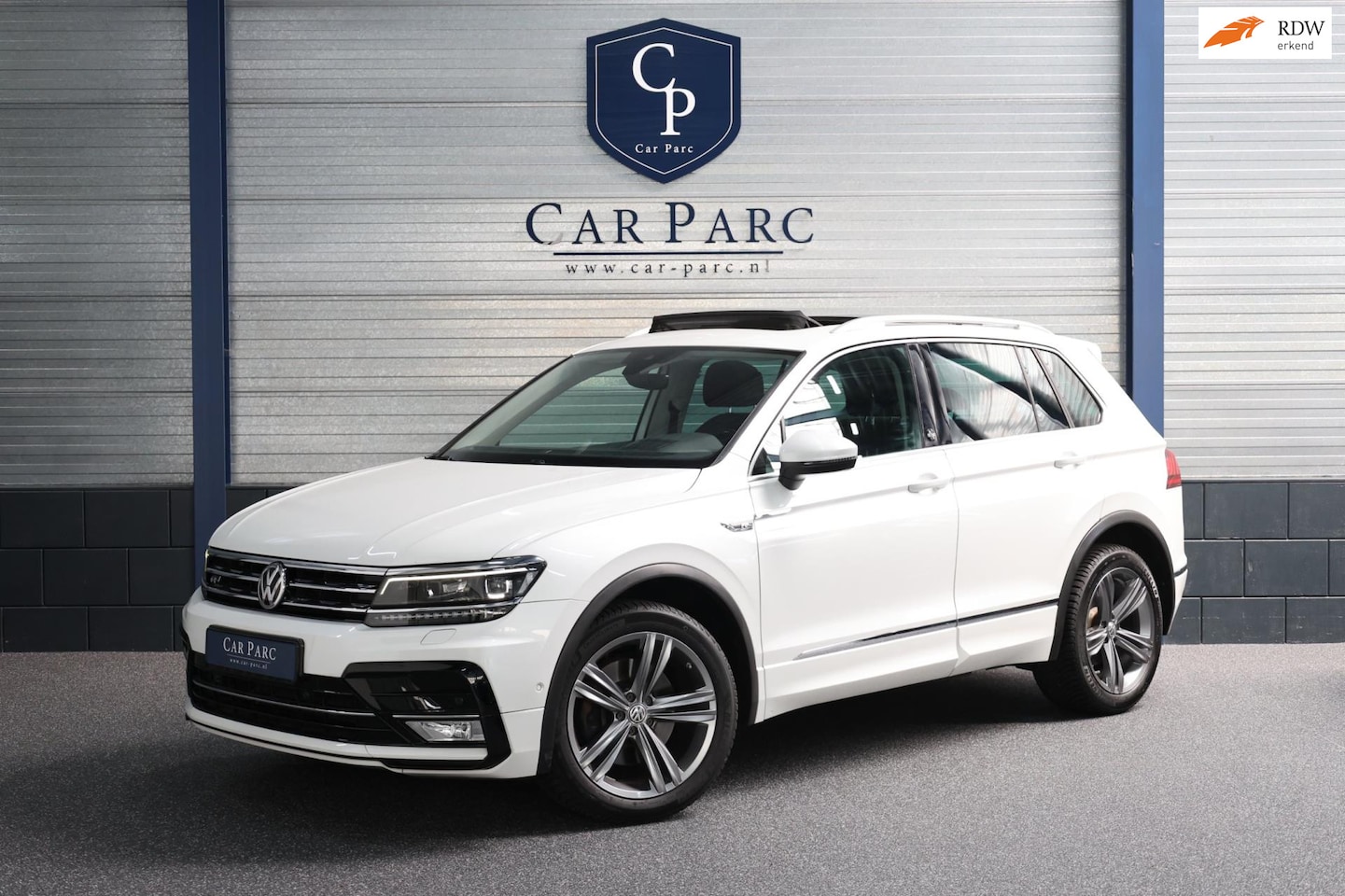 Volkswagen Tiguan - 2.0 TSI 4Motion Sound R-line 180+PK LED/VIRTUAL/PANORAMADAK/S+S.VERWARMING/LMV/CAM/ACC/ECC - AutoWereld.nl