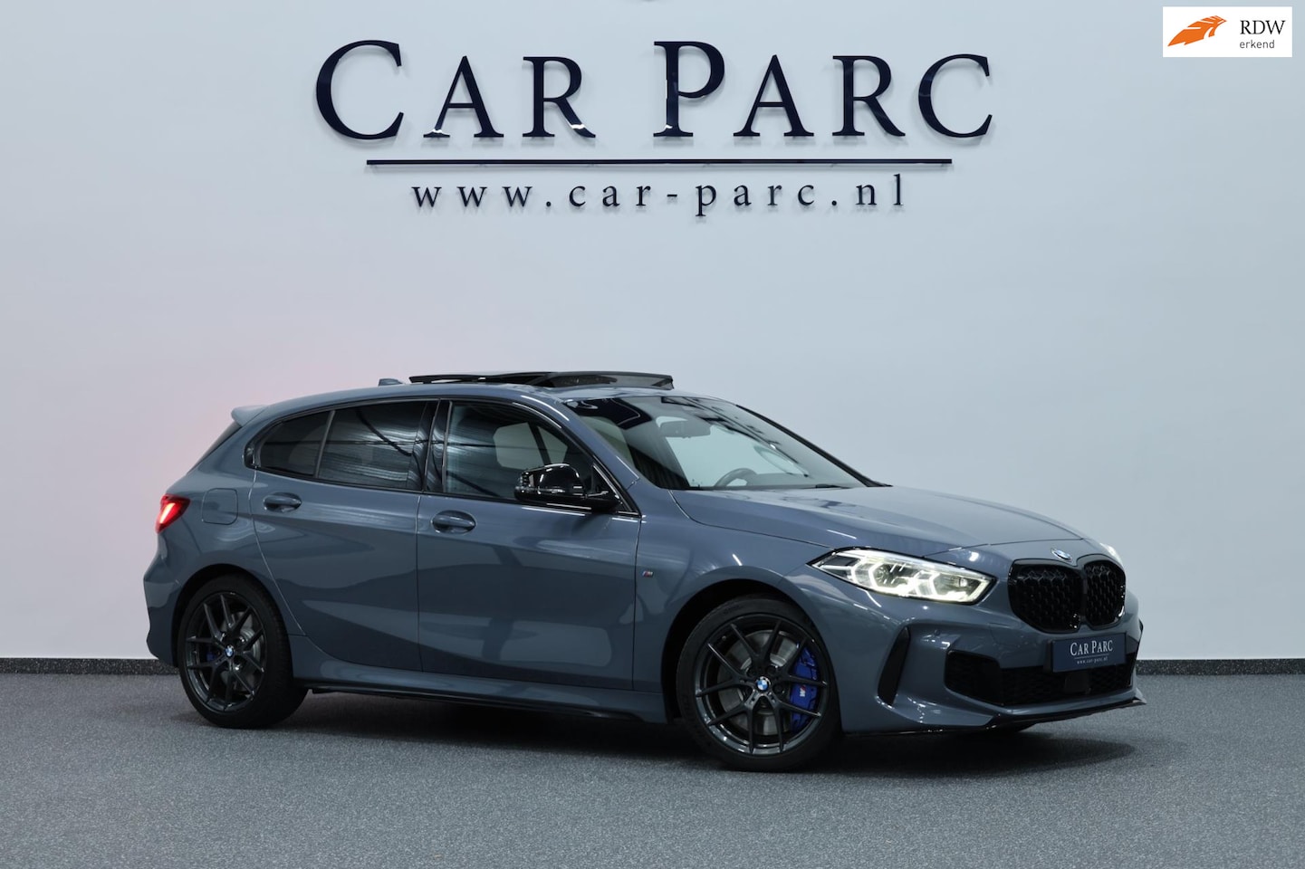 BMW 1-serie - M135i xDrive M-PERFORMANCE/LED/VIRTUAL/SFEER/PANO/ALCANTARA+S.VERWARMING/LMV/CRUISE/ECC/12 - AutoWereld.nl