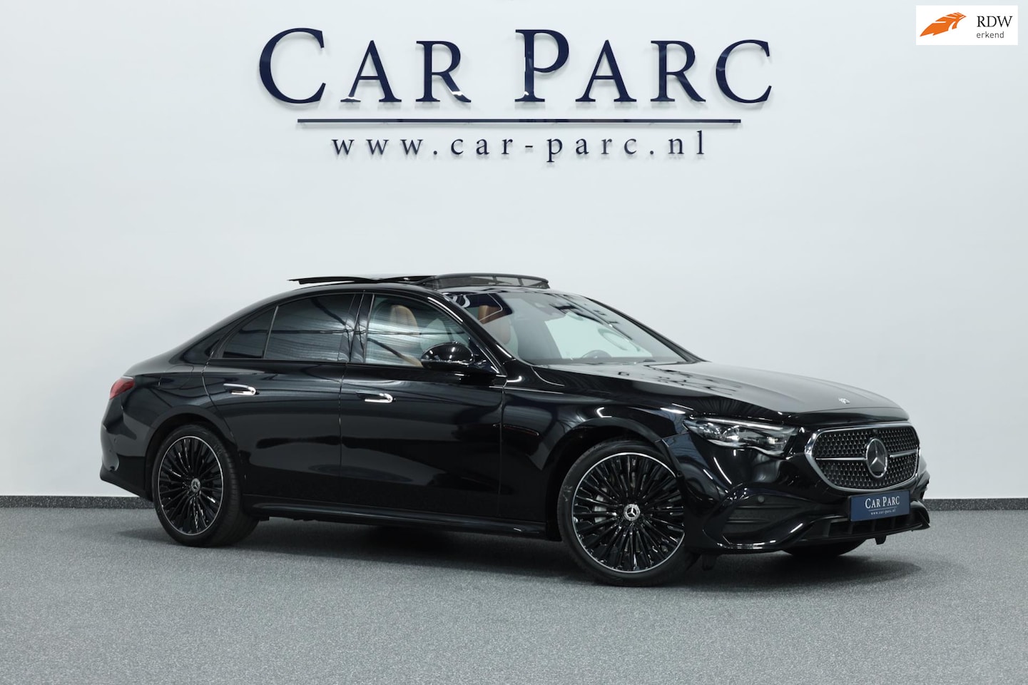 Mercedes-Benz E-klasse - 450 4MATIC AMG Line NIGHT/ACHTERAS.B/HUD/SOFT/PANO/LEER+VERKOELING/360/ACC/ECC/FABRIEKSGAR - AutoWereld.nl