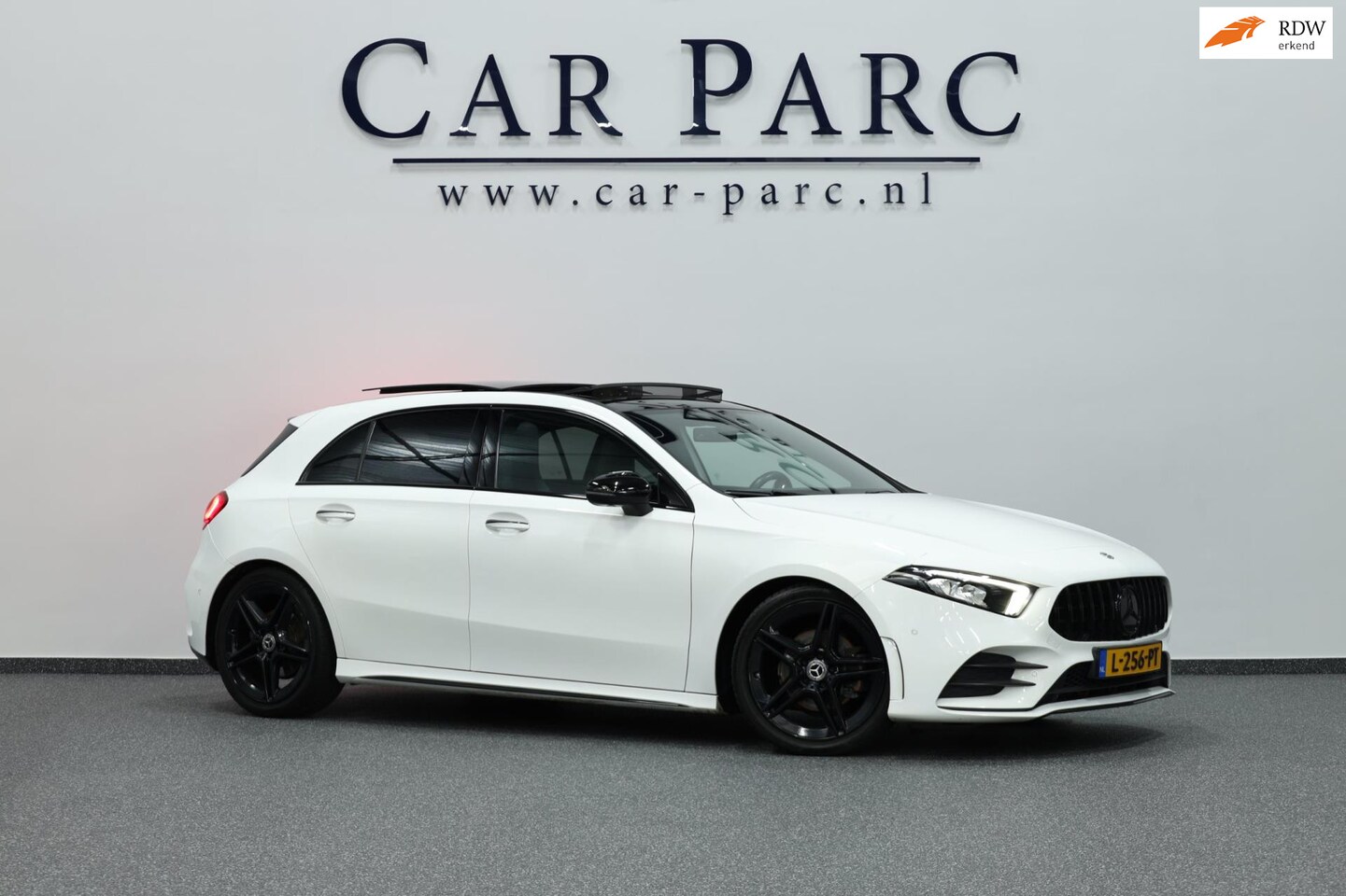 Mercedes-Benz A-klasse - 200 / 45 AMG LED/VIRTUAL/SFEER/PANO/HALF LEDER+S.VERWARMING/LMV/360 CAM/LINE/ACC/ECC/12 MD - AutoWereld.nl