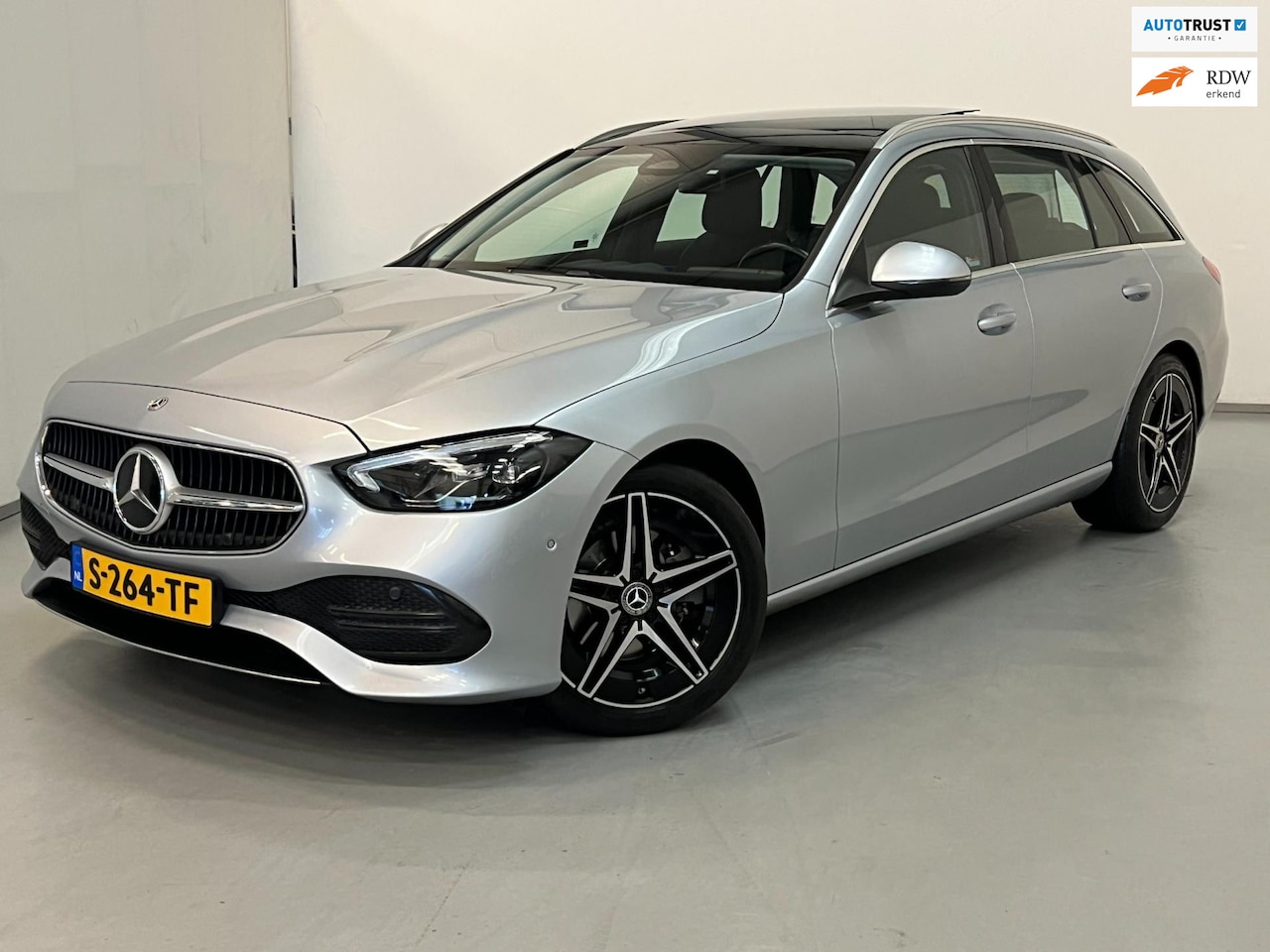 Mercedes-Benz C-klasse Estate - 220d / Pano / BTW / 18" AMG / Trekhaak - AutoWereld.nl