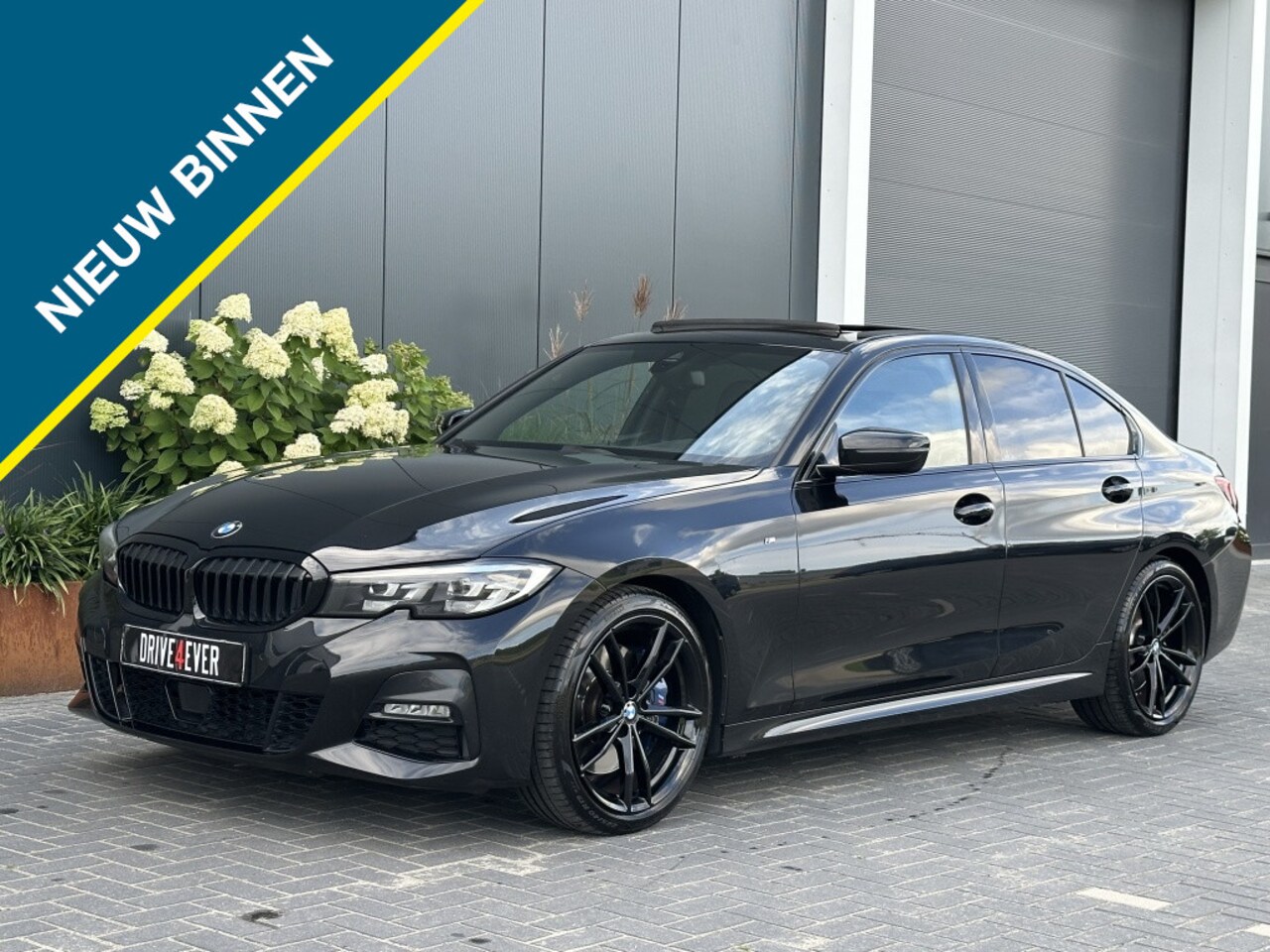 BMW 3-serie - 330i M PACK M2020 PANO NAVI SPORTVELGEN CLIMATE PDC - AutoWereld.nl