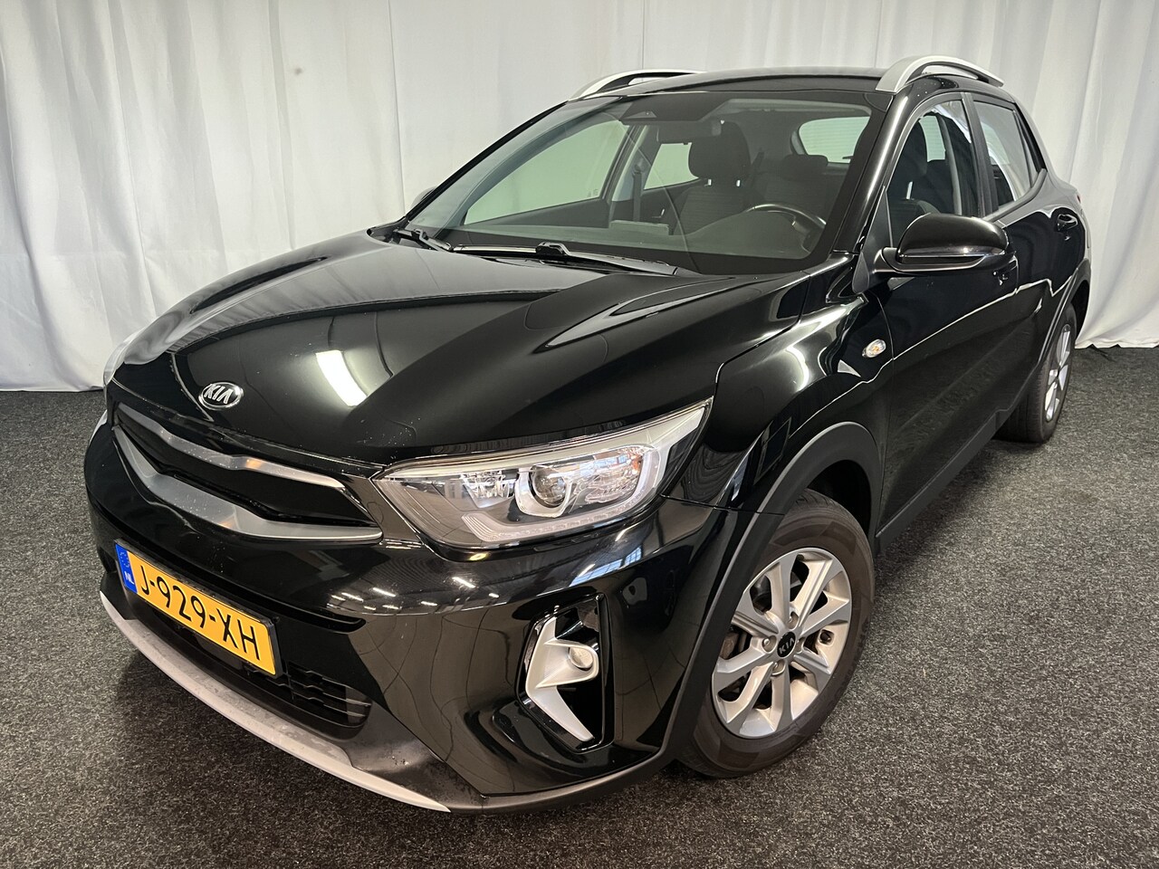 Kia Stonic - 1.0 T-GDi MHEV DynamicLine 1E EIGN/APPLE/CRUISE/CAMERA/TREKHAAK - AutoWereld.nl