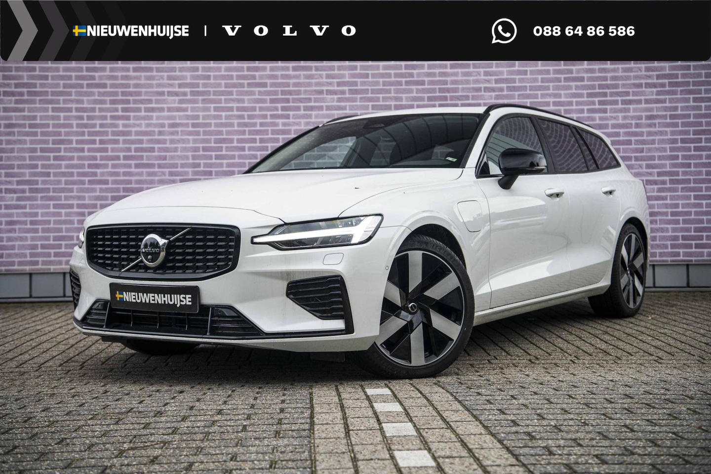 Volvo V60 - 2.0 T6 Plug-in hybrid AWD Ultra Dark | Trekhaak | Panoramadak | Gelamineerde zijruiten | 3 - AutoWereld.nl
