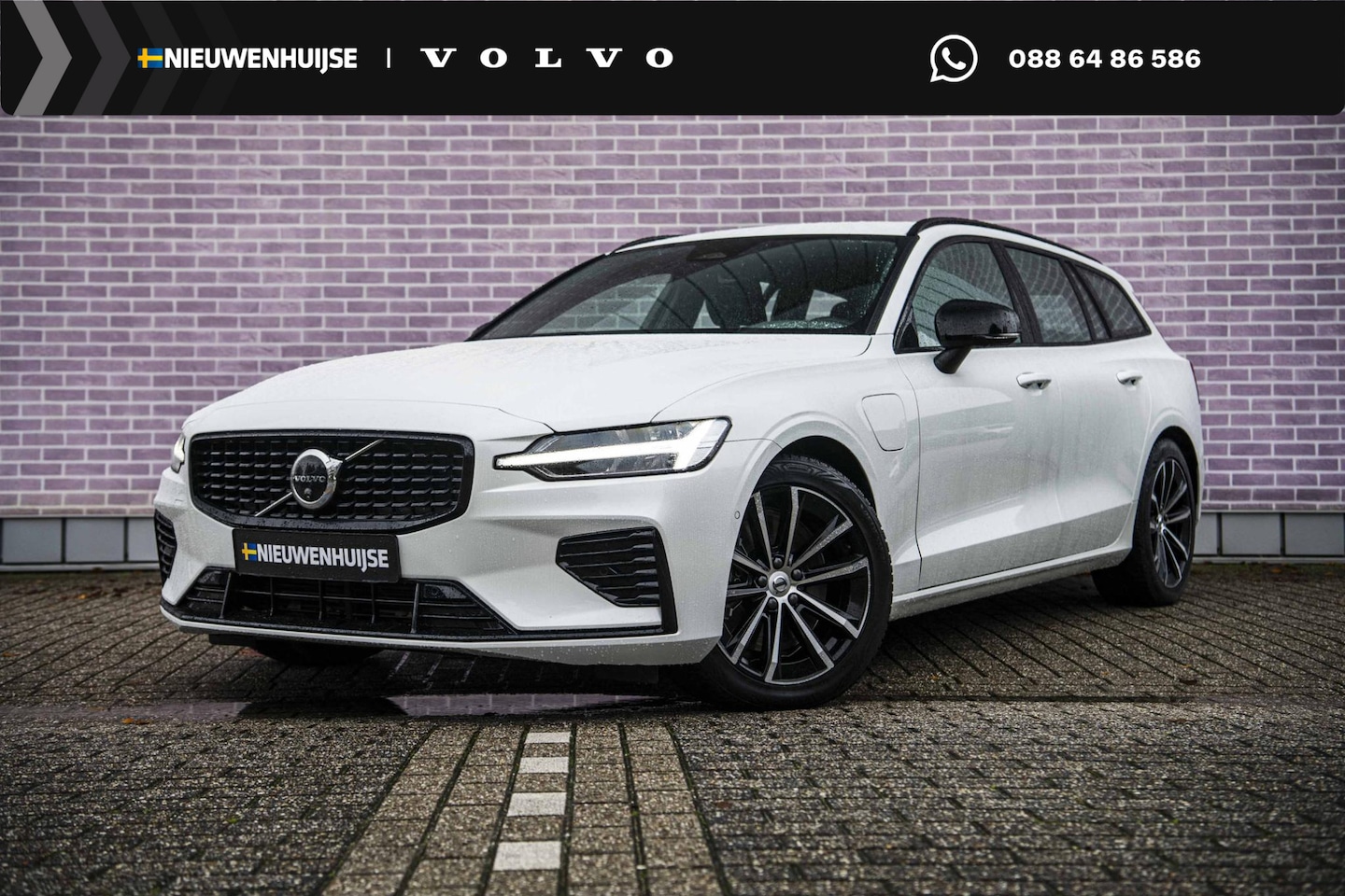 Volvo V60 - 2.0 T6 Plug-in hybrid AWD Plus Dark | Harman Kardon Audio | Trekhaak | Stoel- / Stuurverwa - AutoWereld.nl