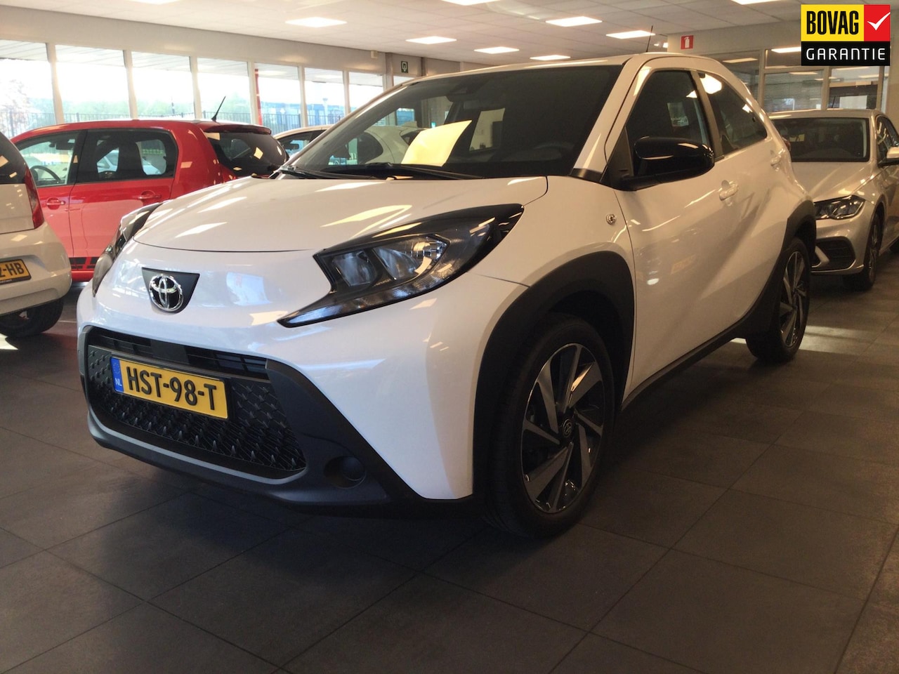 Toyota Aygo X - 1.0 VVT-i MT Play Camera Airco 8288 KM Carplay 18 inch - AutoWereld.nl