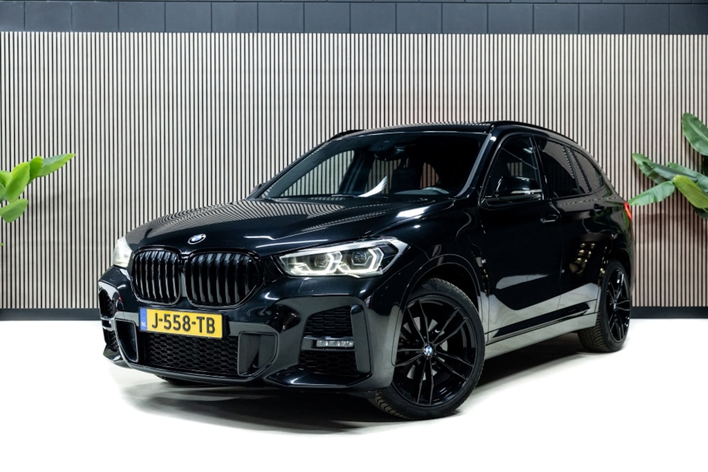BMW X1 - sDrive18i MSport | Pano | Half-Leer | - AutoWereld.nl