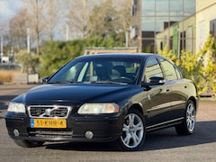 Volvo S60 - 2.4 Drivers Edition | Leder sporstoelen | Xenon | Trekhaak | Parkeersensoren | 17 inch