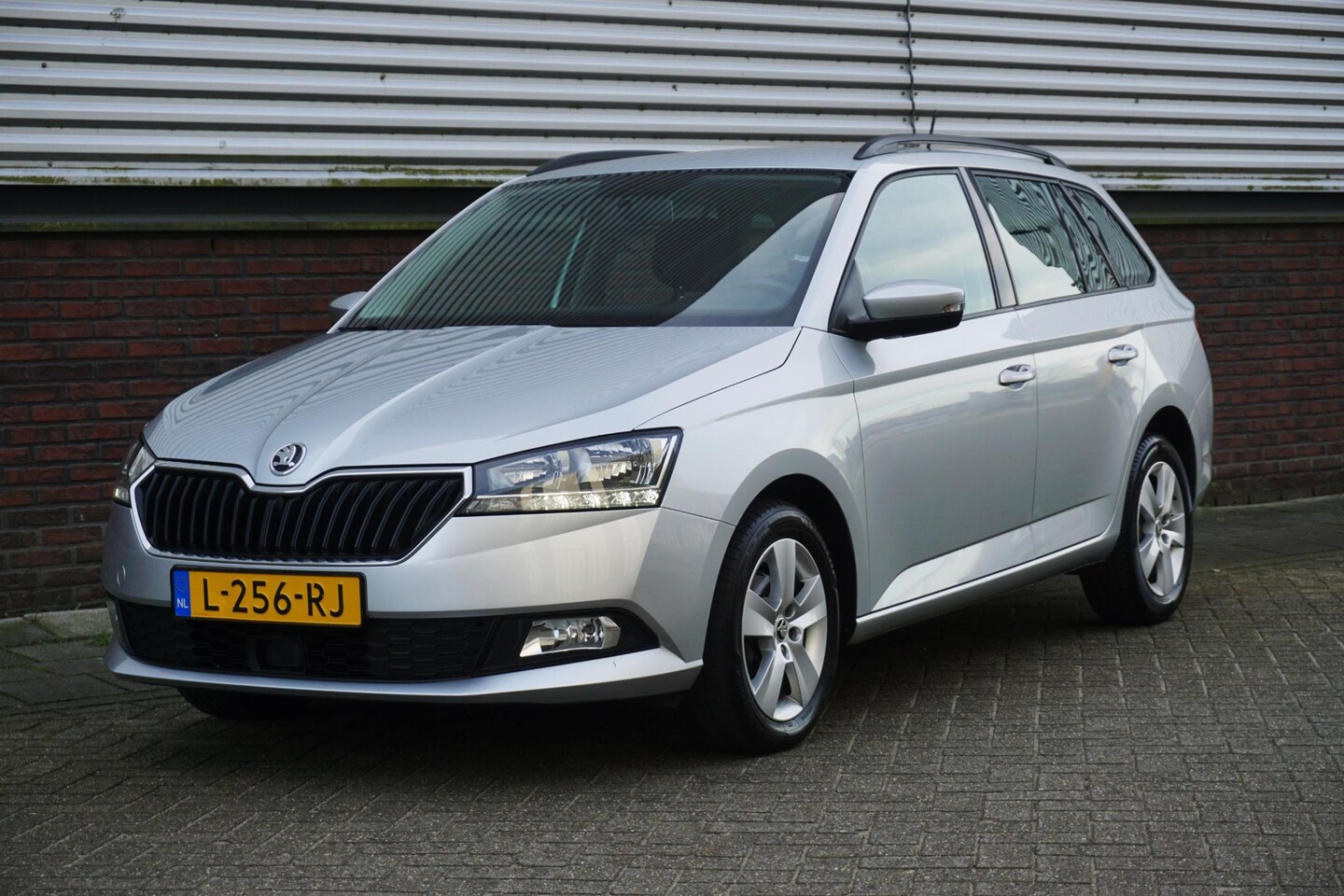 Skoda Fabia Combi - 1.0 TSI 95PK Ambition/Navigatie/Cruise/CarPlay/ Parkeersensoren. - AutoWereld.nl
