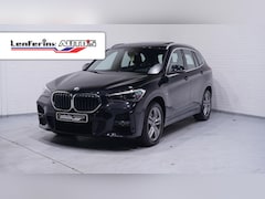 BMW X1 - sDrive20i M Sport Panoramadak 1e Eig. NAP Head up Camera Apple Carplay Led koplampen