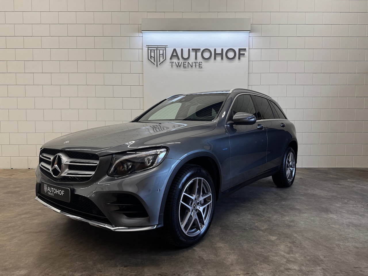Mercedes-Benz GLC-klasse - 350e 4MATIC AMG Premium Plus 320 PK PHEV |PANO|CAMERA|DEALER OH|GARANTIE - AutoWereld.nl