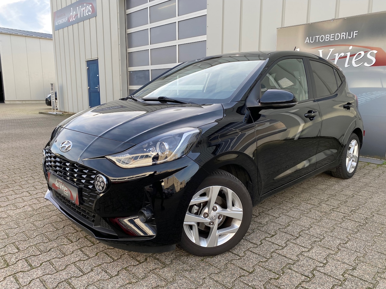 Hyundai i10 - 1.0 Premium / Airco / Navi / Camera / Stuur en Stoelverw. / Cruise / Apple carplay / LMV / - AutoWereld.nl