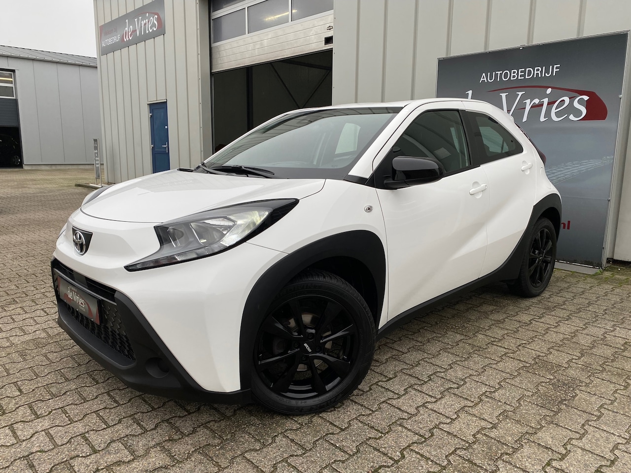Toyota Aygo X - 1.0 VVT-i MT Automaat / Airco / Adaptive Cruise / Apple Carplay / Camera / LMV - AutoWereld.nl