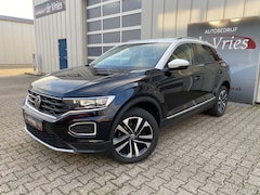 Volkswagen T-Roc - 1.5 TSI Style Business / Clima / Navi / Camera / Stoelverw. / Trekhaak / PDC / LMV