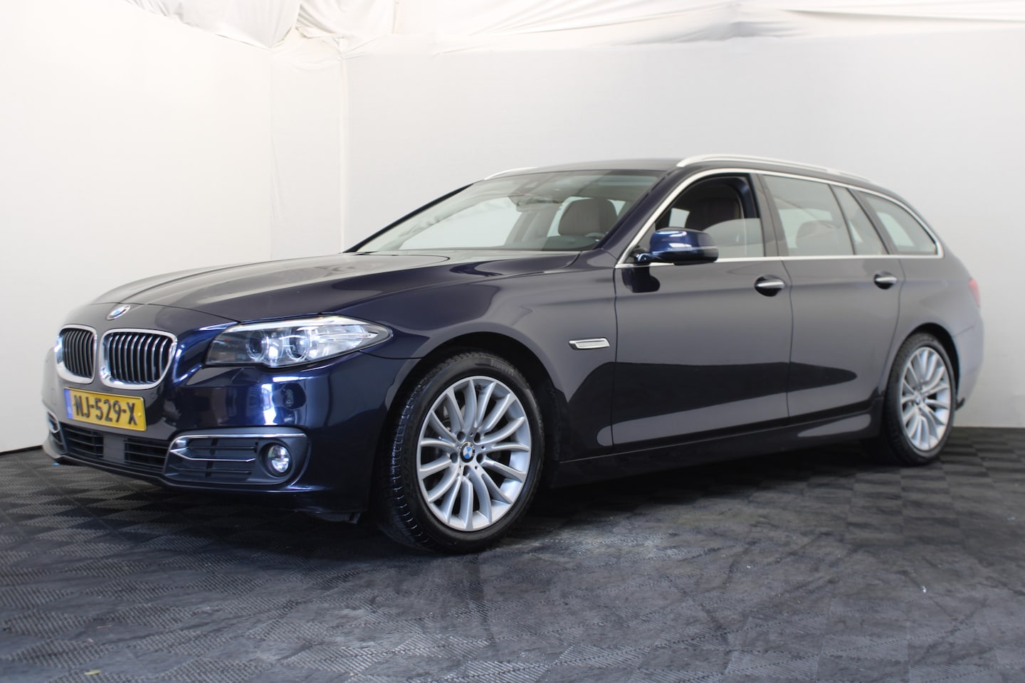 BMW 5-serie Touring - 520d Luxury Edition 520d Luxury Edition - AutoWereld.nl