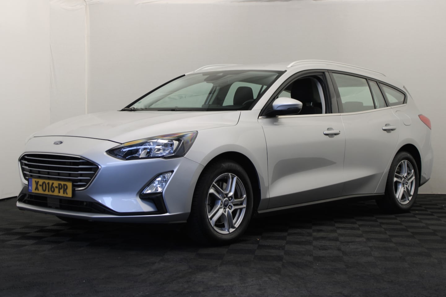 Ford Focus Wagon - 1.0 EcoBoost Active Business |Stoelverwarming|camera|navi - AutoWereld.nl