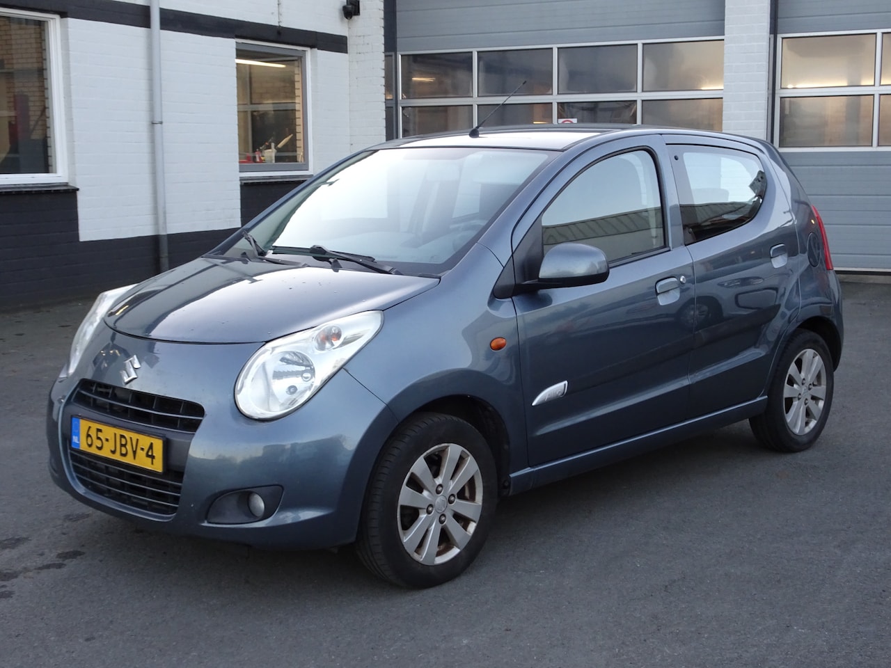 Suzuki Alto - 1.0 Exclusive Airco, licht metalen velgen, mistlampen, elektrische ramen, centrale vergren - AutoWereld.nl