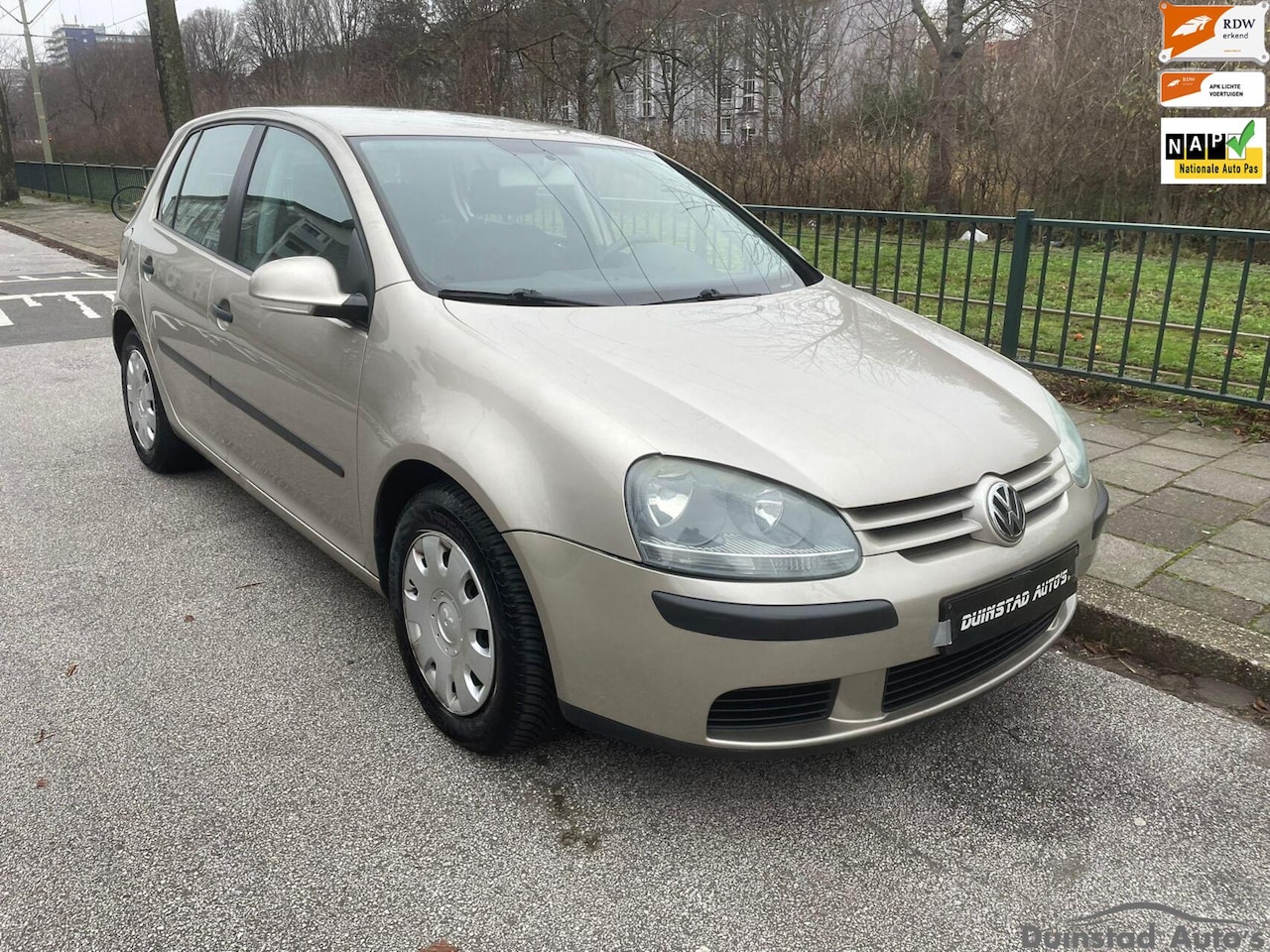 Volkswagen Golf - 1.6 FSI Comfortline AUTOMAAT 5-deurs trekhaak - AutoWereld.nl