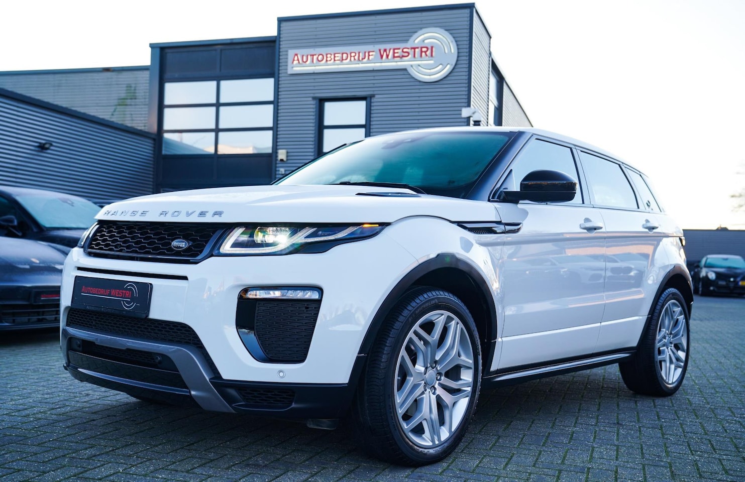 Land Rover Range Rover Evoque - 2.0 Si4 HSE Dynamic | Facelift | Stoelverwarming | Memory | Luxe Leder | Meridian Sound Sy - AutoWereld.nl