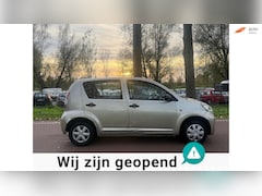 Daihatsu Sirion 2 - 1.0-12V Trend NWE APK5DEURSKOOPJE