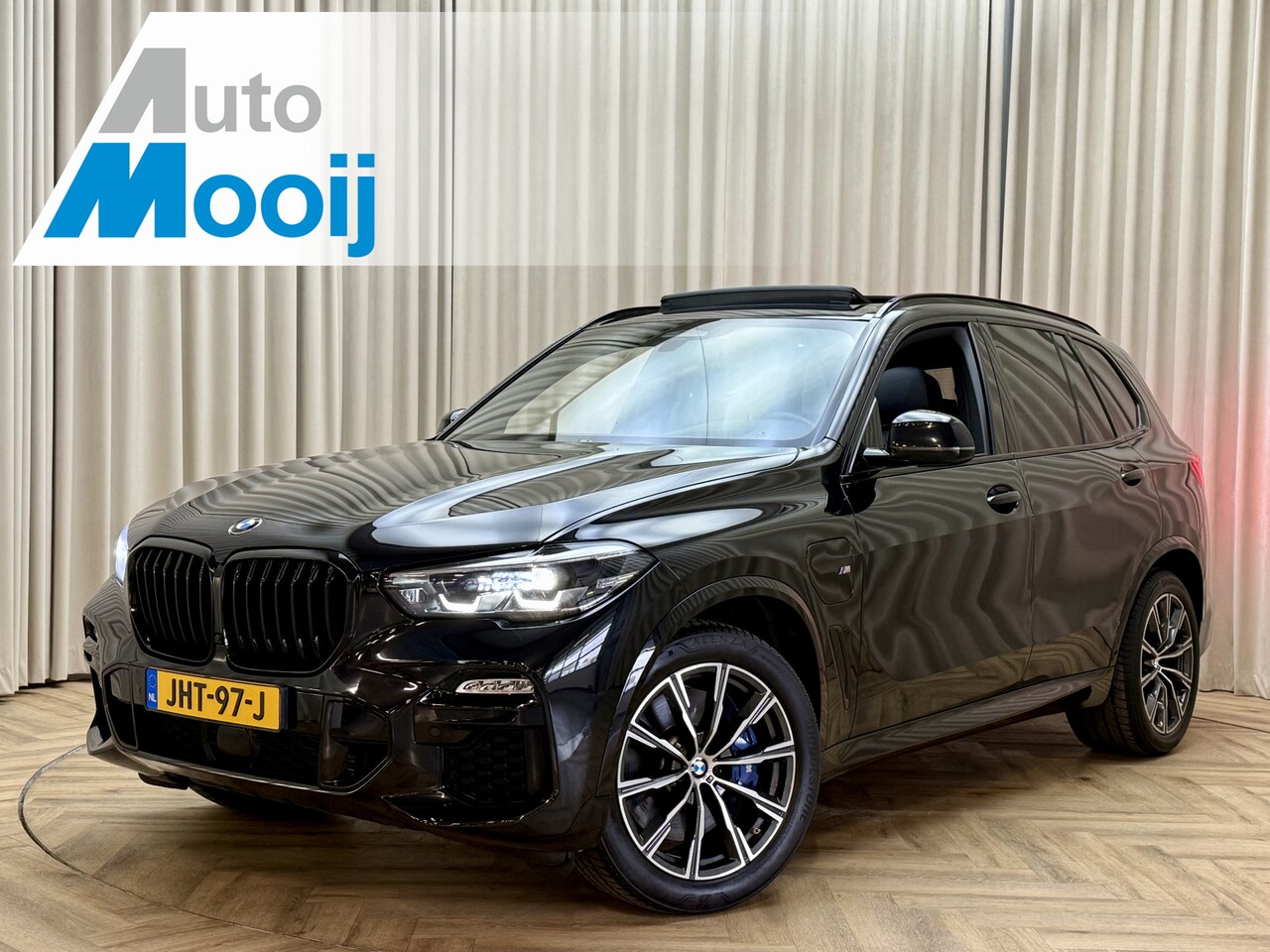 BMW X5 - xDrive45e 395PK *M-Sport* Panodak / 1e Eigenaar / Soft Close / HUD / Massage Seats / Swaro - AutoWereld.nl