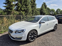Volvo V60 - 2.4 D6 AWD Plug-In Hybrid Summum PANO LEER TREKHAAK MEMORY STOELVERWARMING CRUISE CLIMA EN