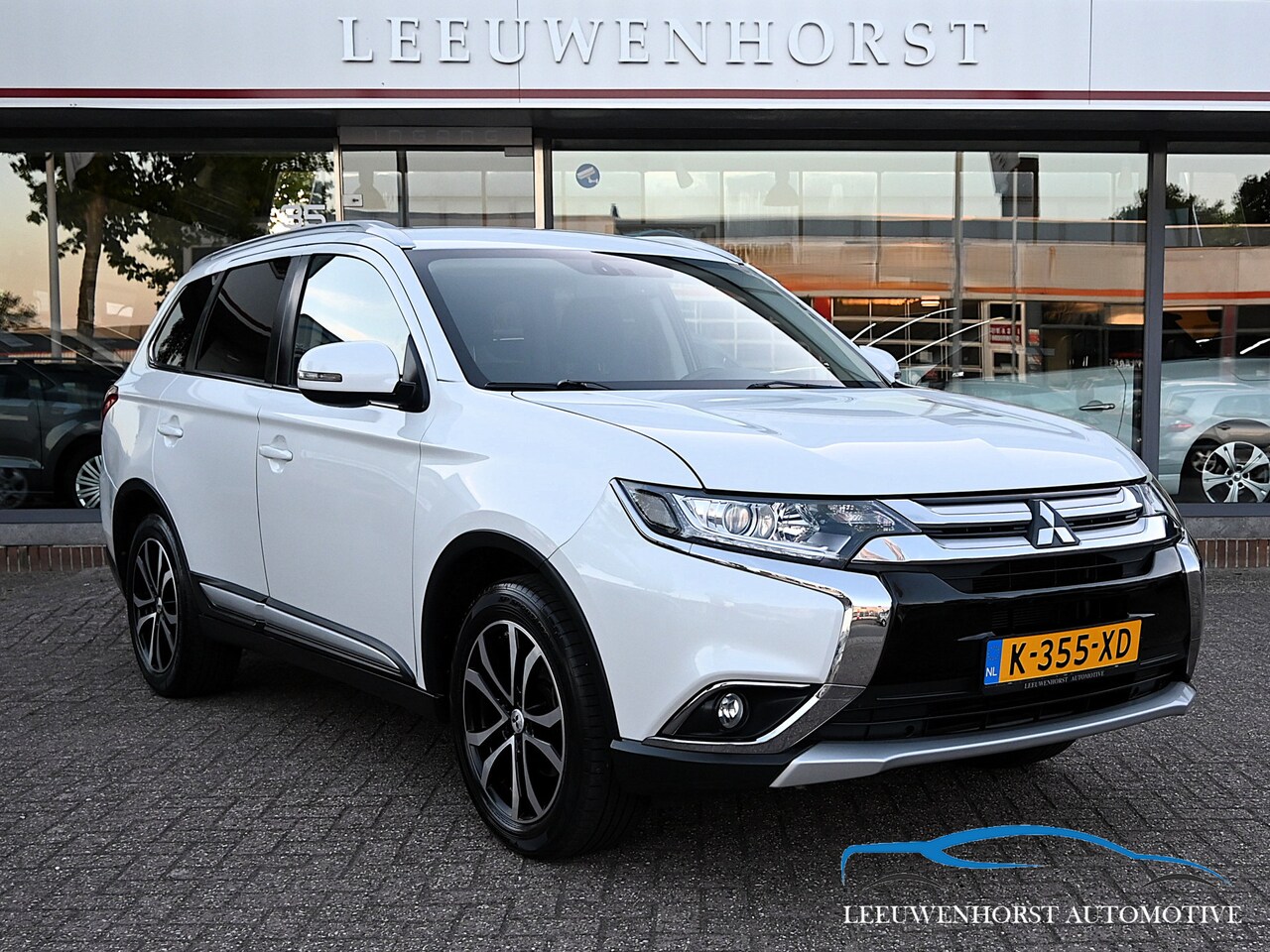 Mitsubishi Outlander - 2.0 benzine, cruise, camera, clima, stoelverwarming,  trekhaak 1.600 kg - AutoWereld.nl